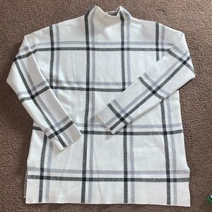 Max Studio Sweater mock kneck